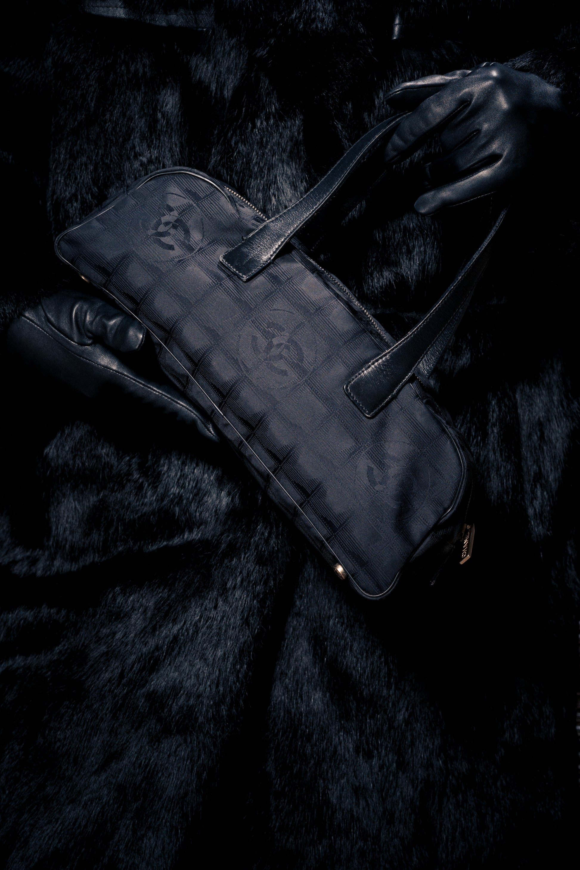 CC leather-trimmed jacquard shoulder bag
