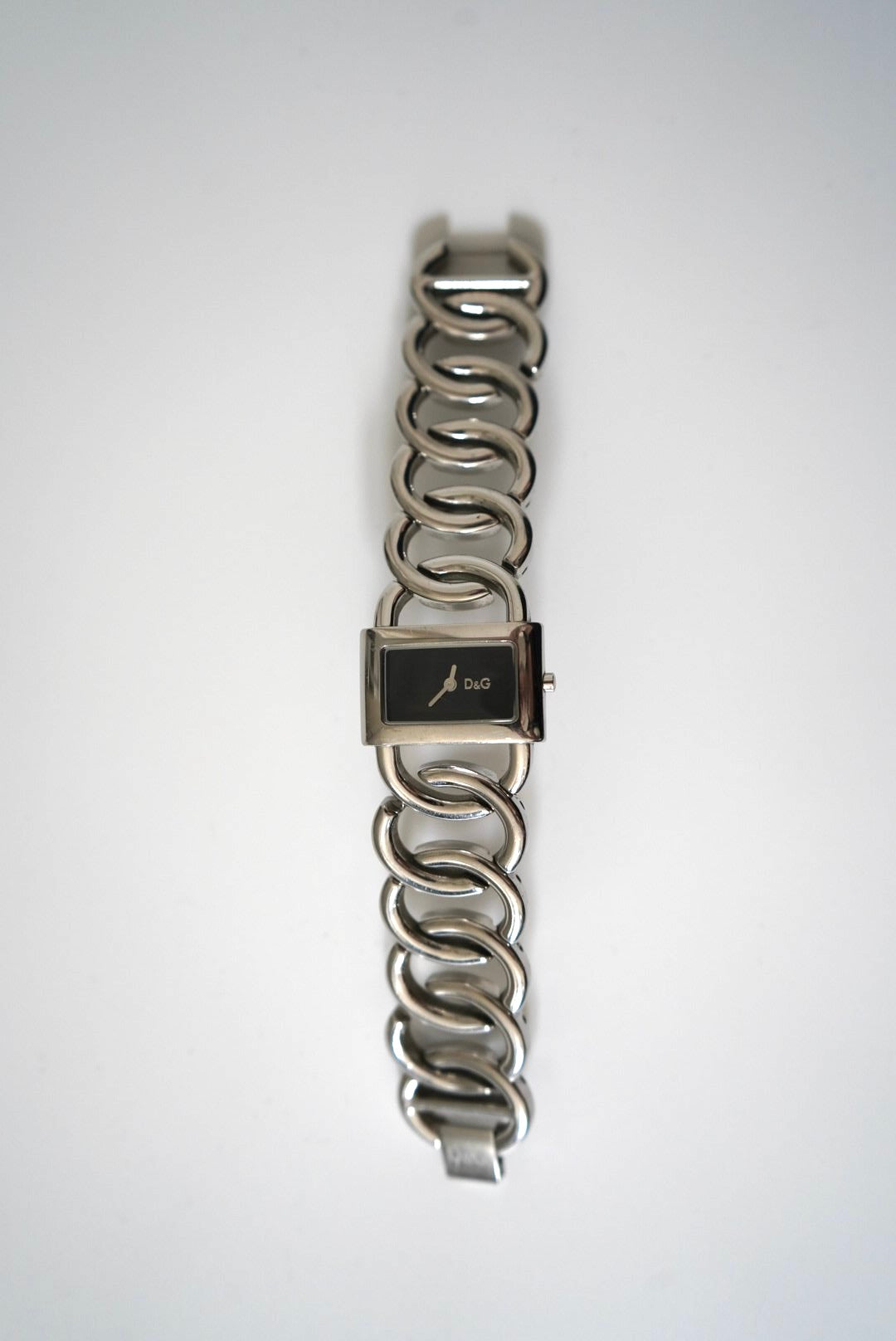 Interlocked circles watch