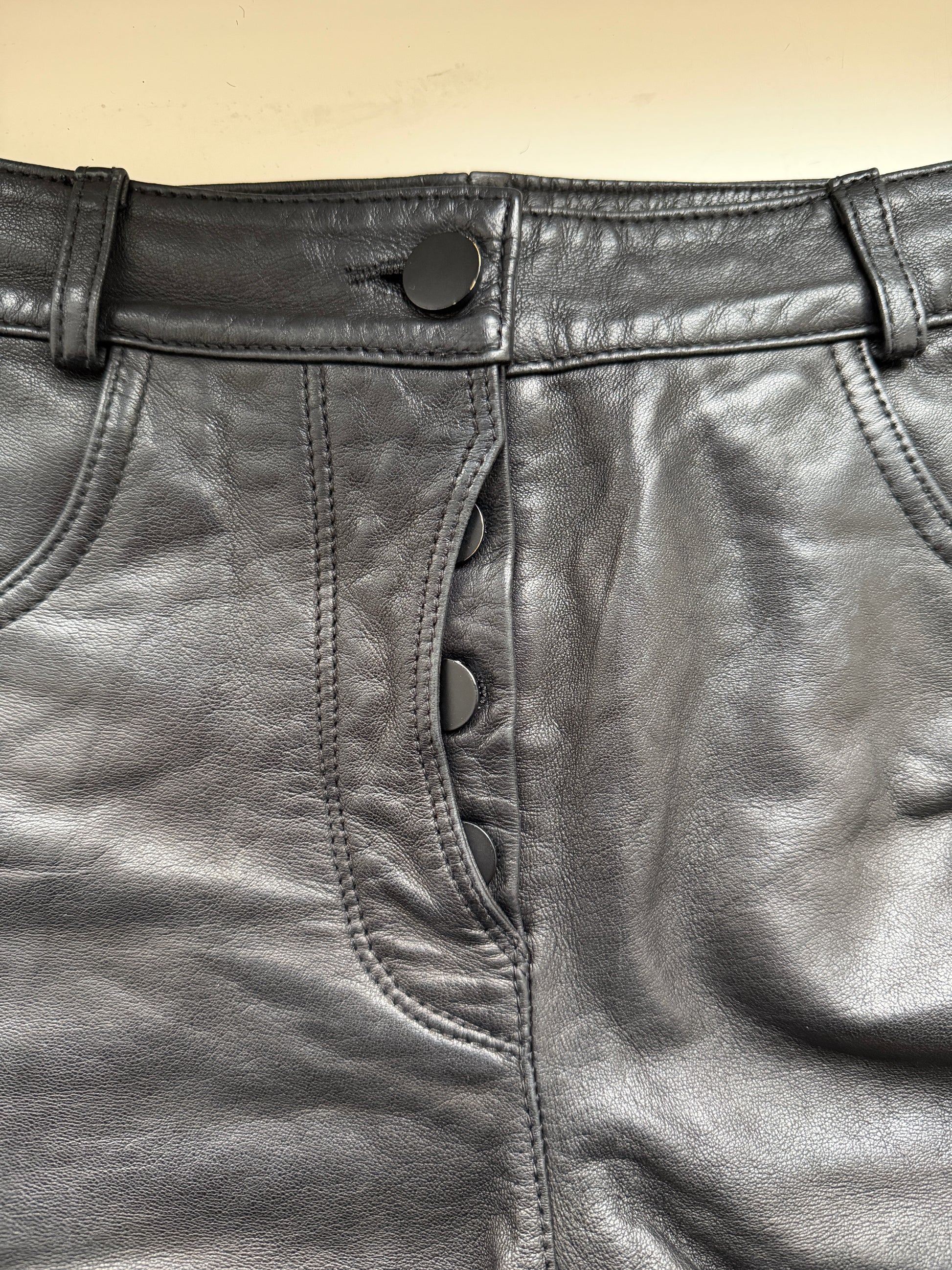Low-rise leather hot pants