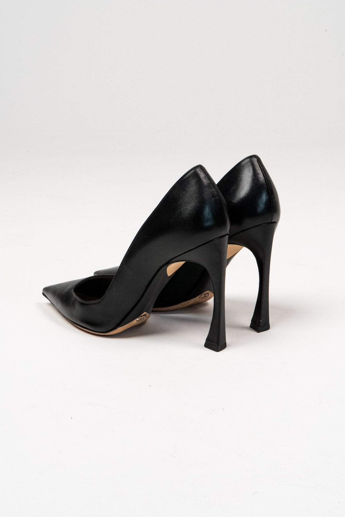 Asymmetric leather pumps (Size 37.5)