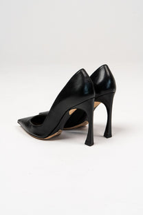 Asymmetric leather pumps (Size 37.5)