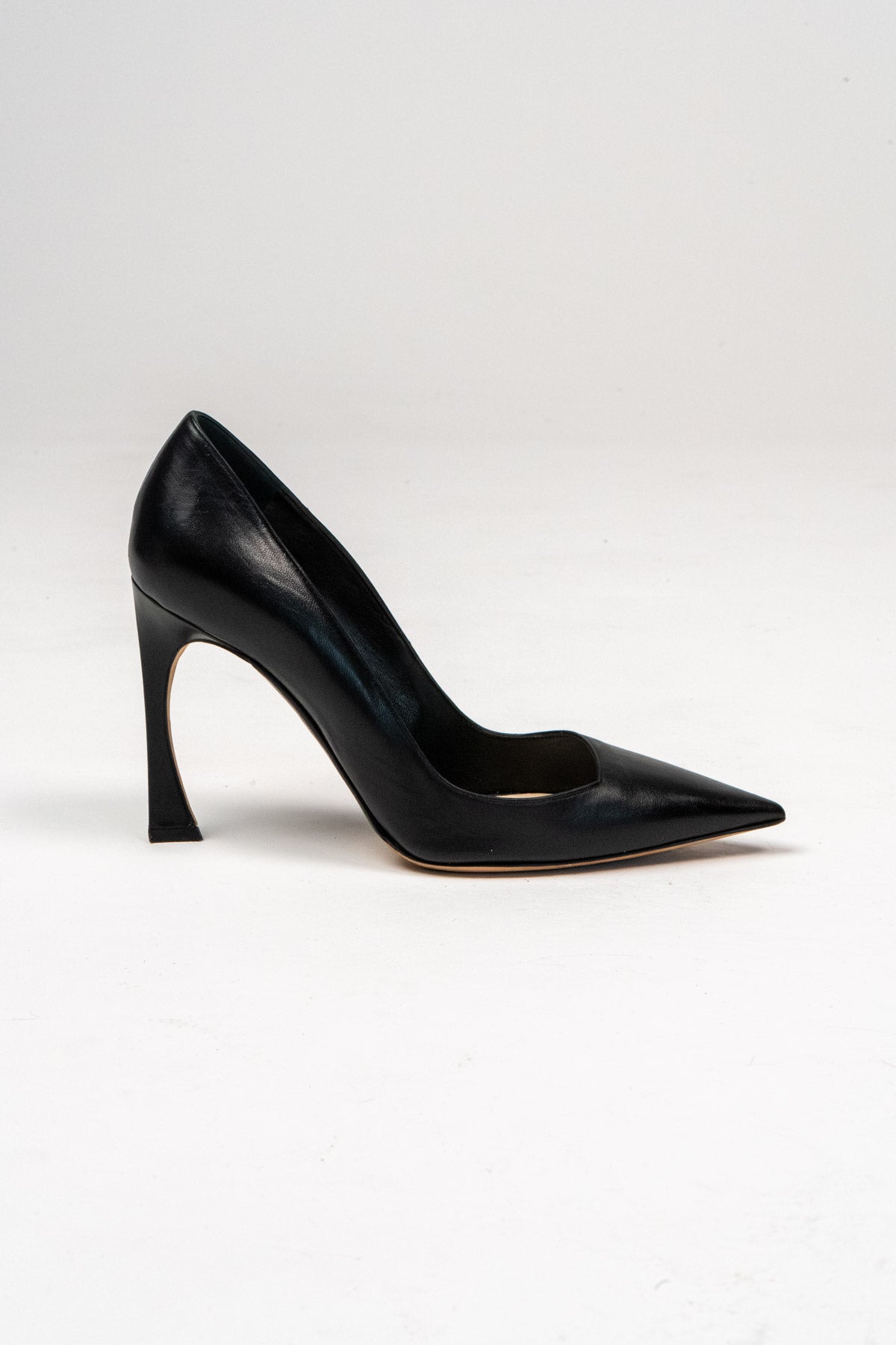 Asymmetric leather pumps (Size 37.5)