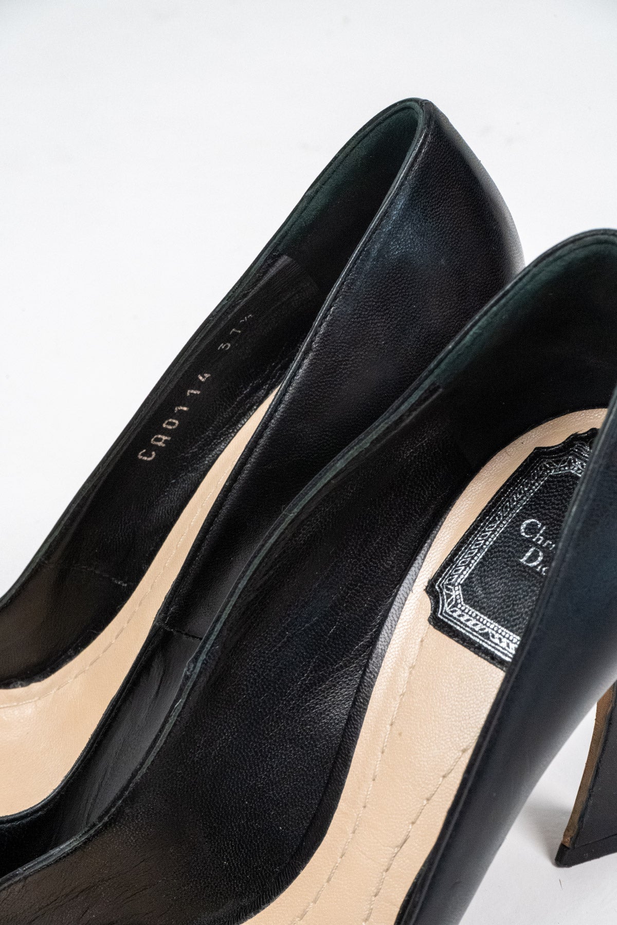 Asymmetric leather pumps (Size 37.5)