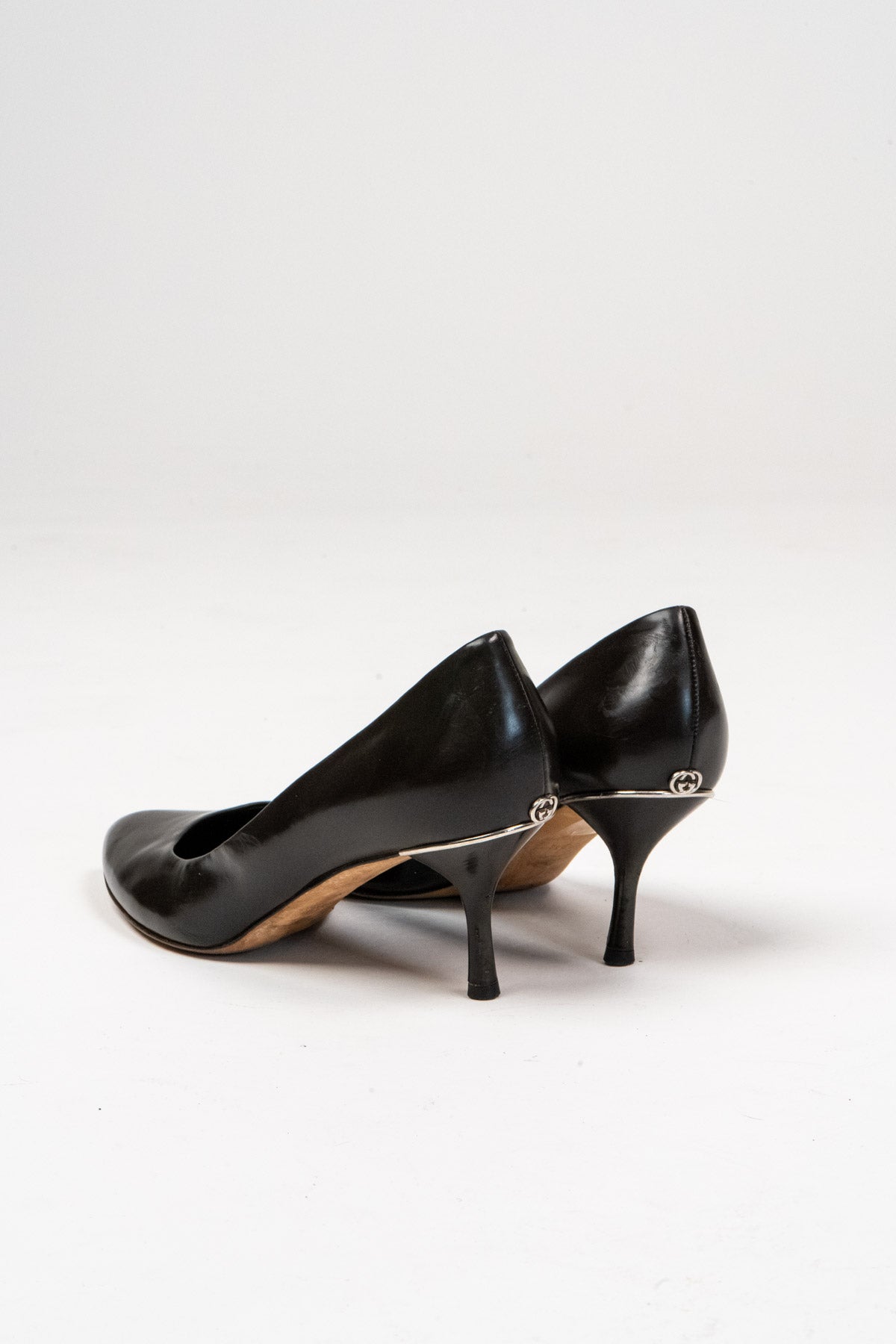 Gucci Interlocking G embellished leather pumps (Size 39.5)