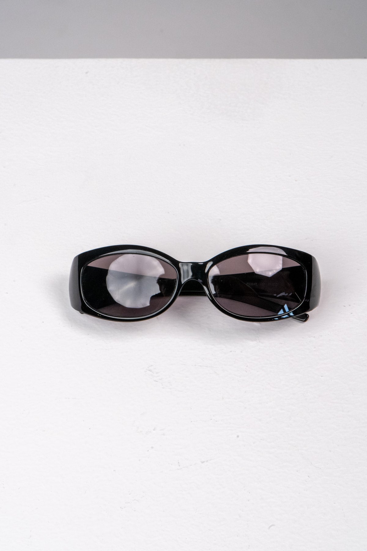 Logo embellished sunglasses