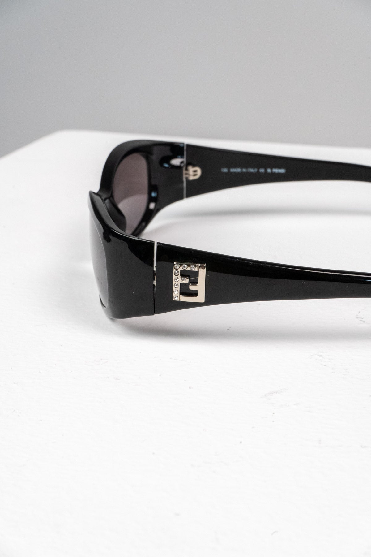 Logo embellished sunglasses