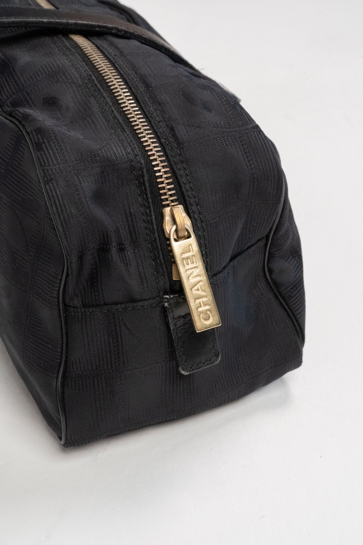 CC leather-trimmed jacquard shoulder bag