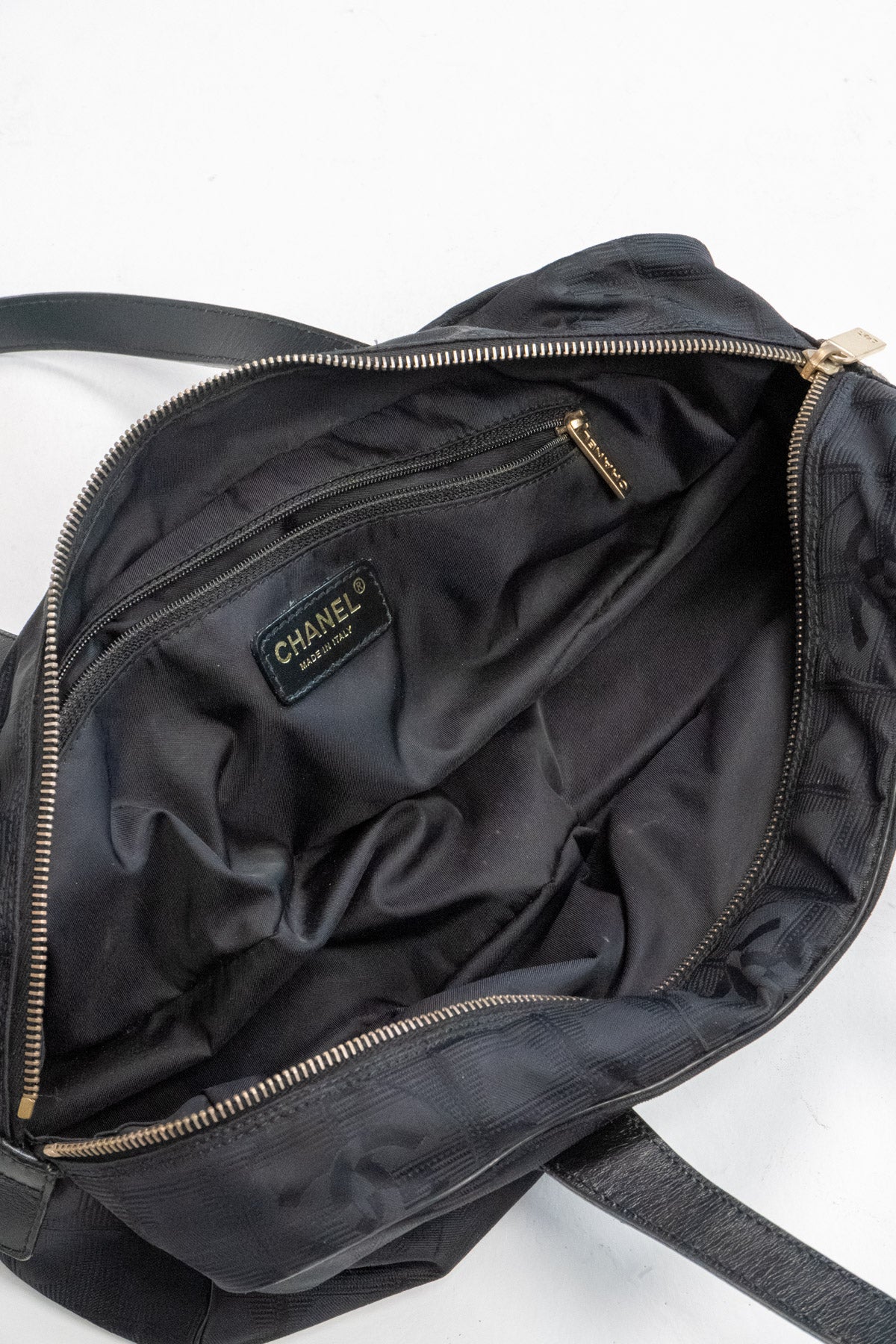 CC leather-trimmed jacquard shoulder bag