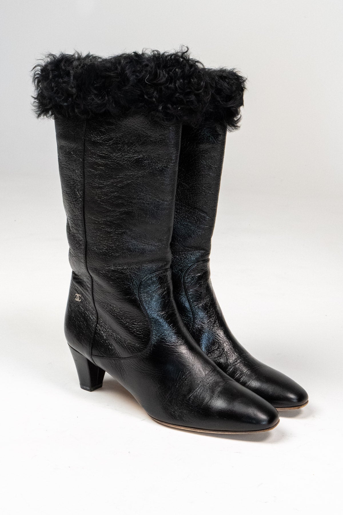 CC shearling-trimmed leather boots (Size 41)