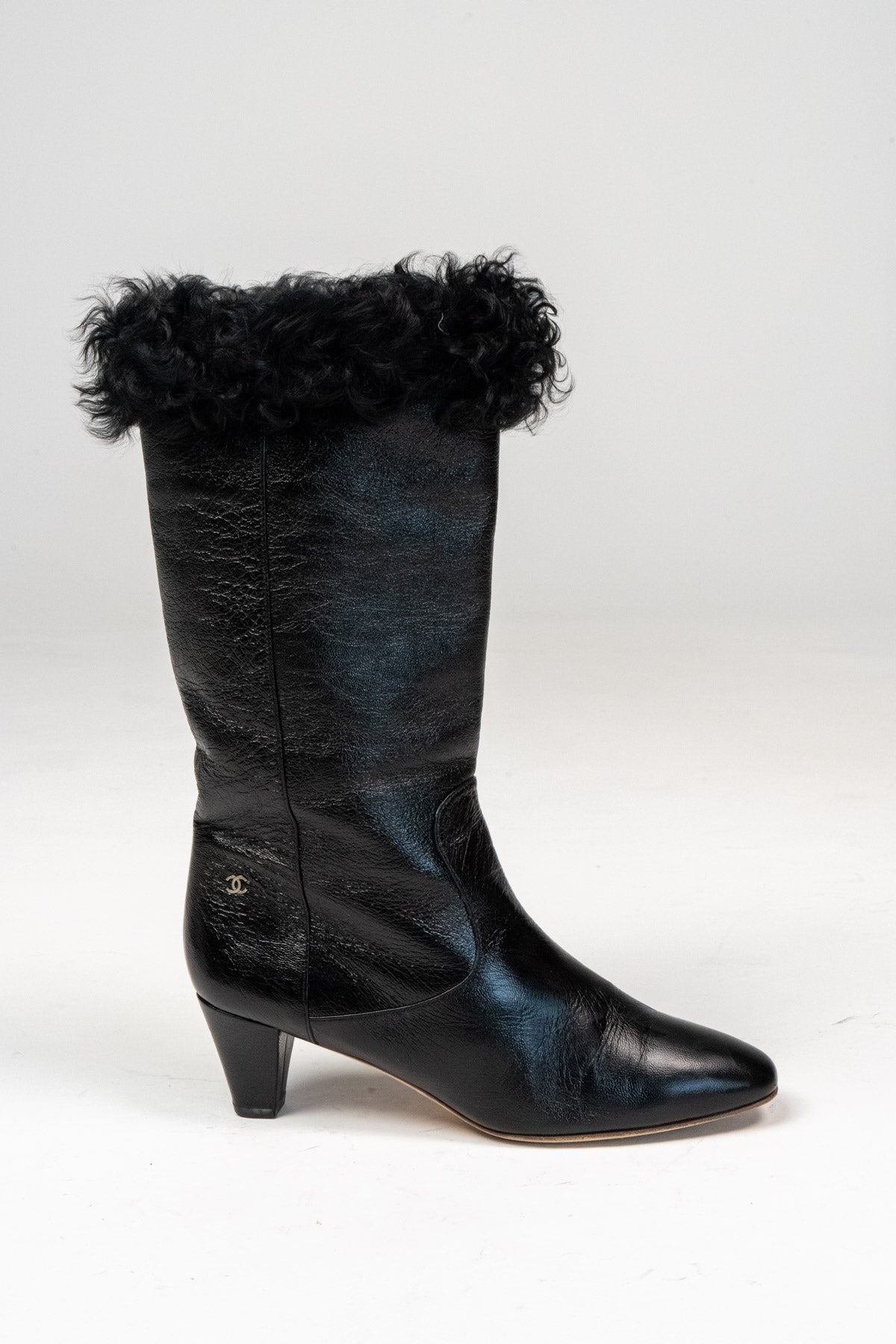CC shearling-trimmed leather boots (Size 41)